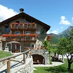 度假居 La Fattoria Di Roven Gignod